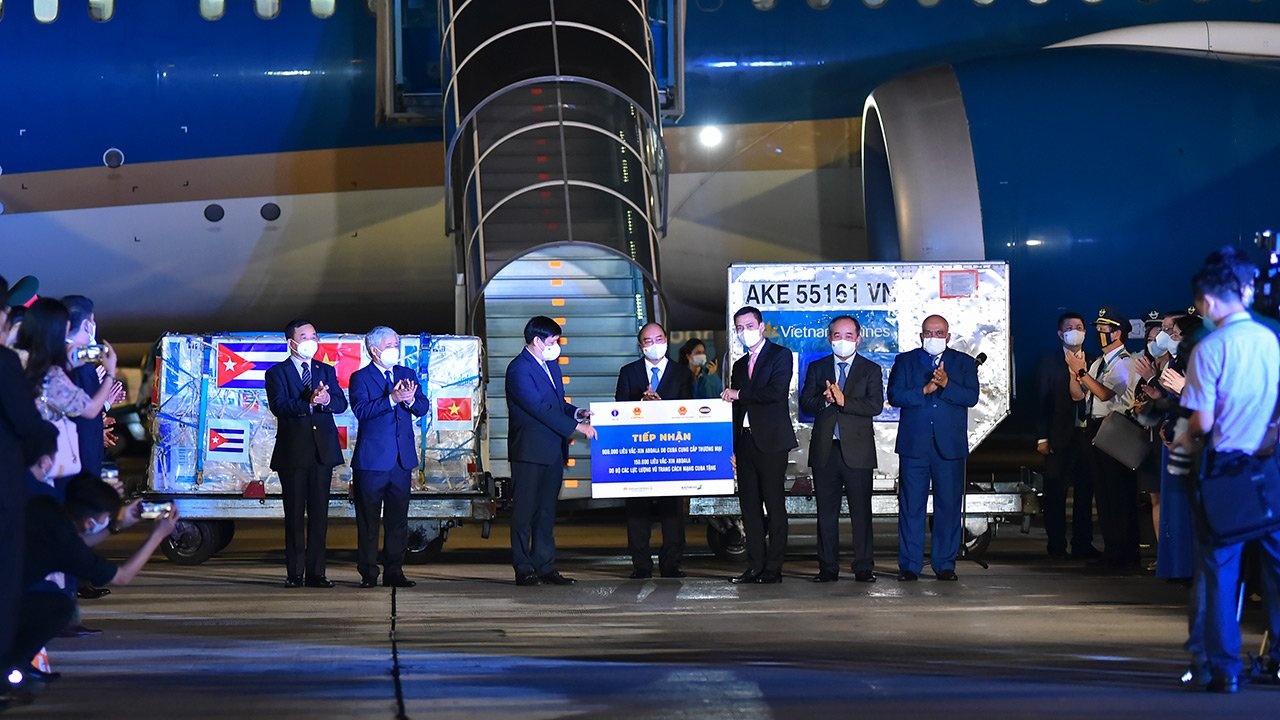Hon mot trieu lieu vaccine Covid-19 tu Cuba ve den Viet Nam hinh anh