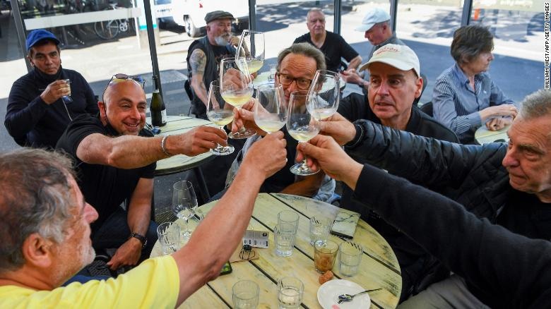 Mot dat nuoc, hai cach chong dich o Australia hinh anh