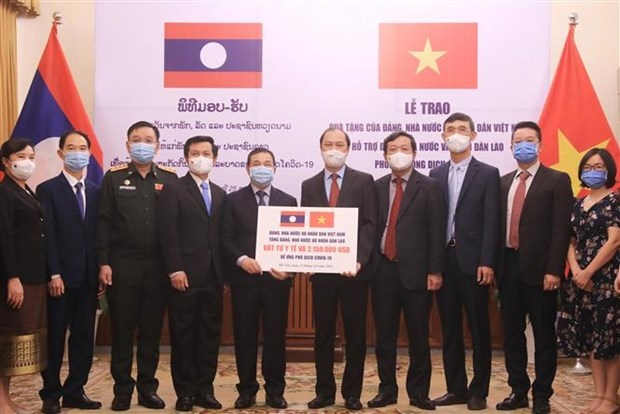 Viet Nam ho tro khan cap Lao ung pho dot dich Covid-19 moi hinh anh