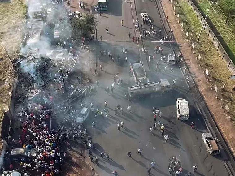 No xe cho dau khien 99 nguoi chet o Sierra Leone hinh anh