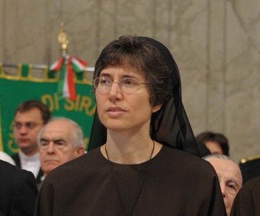 Nguoi phu nu quyen luc nhat thanh Vatican hinh anh