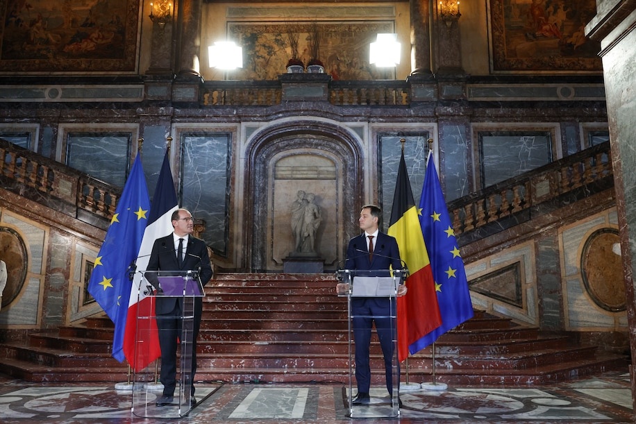 thu tuong Phap mac Covid-19 anh 1