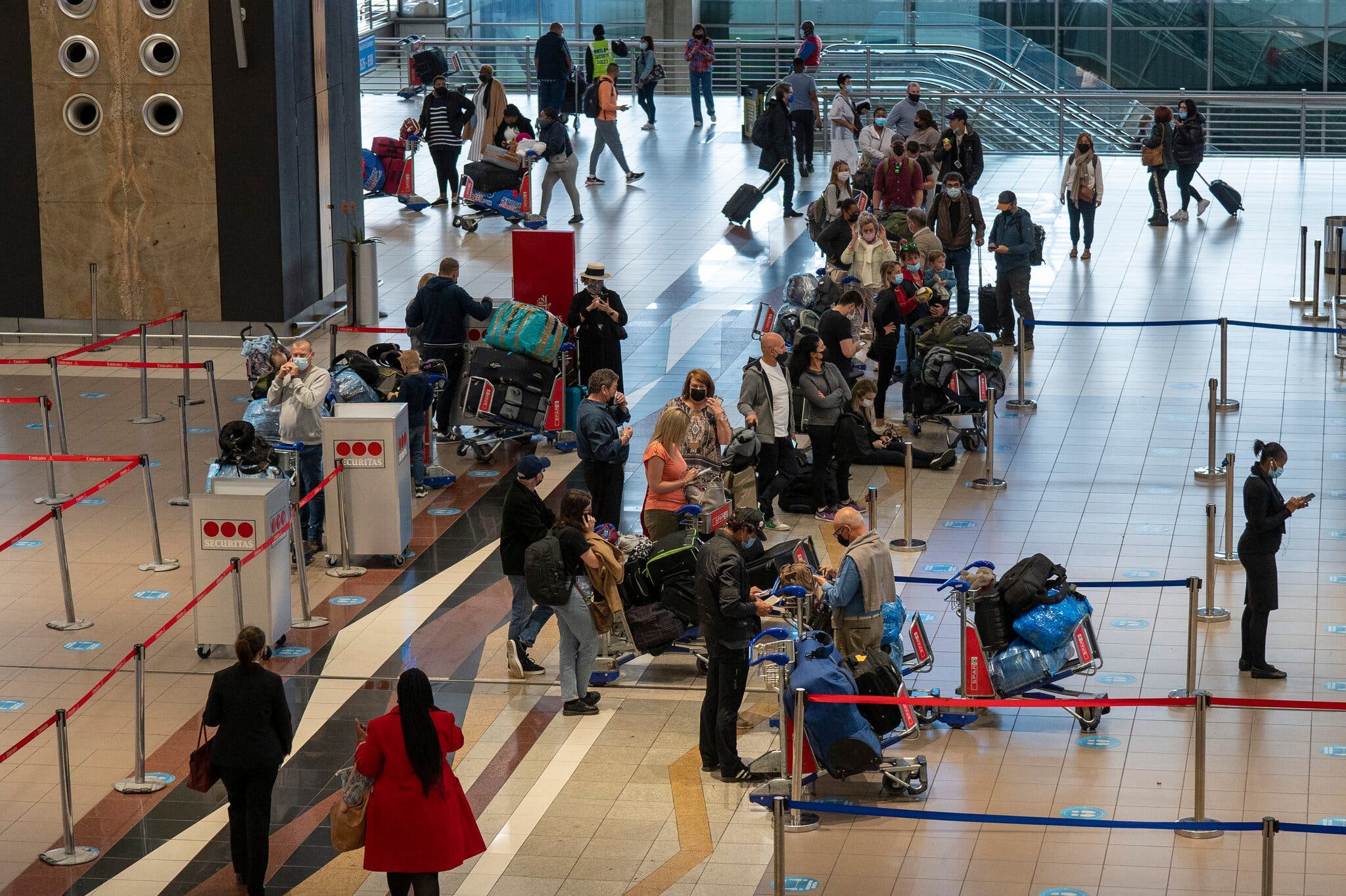 san bay Nam Phi truoc lenh cam anh 3