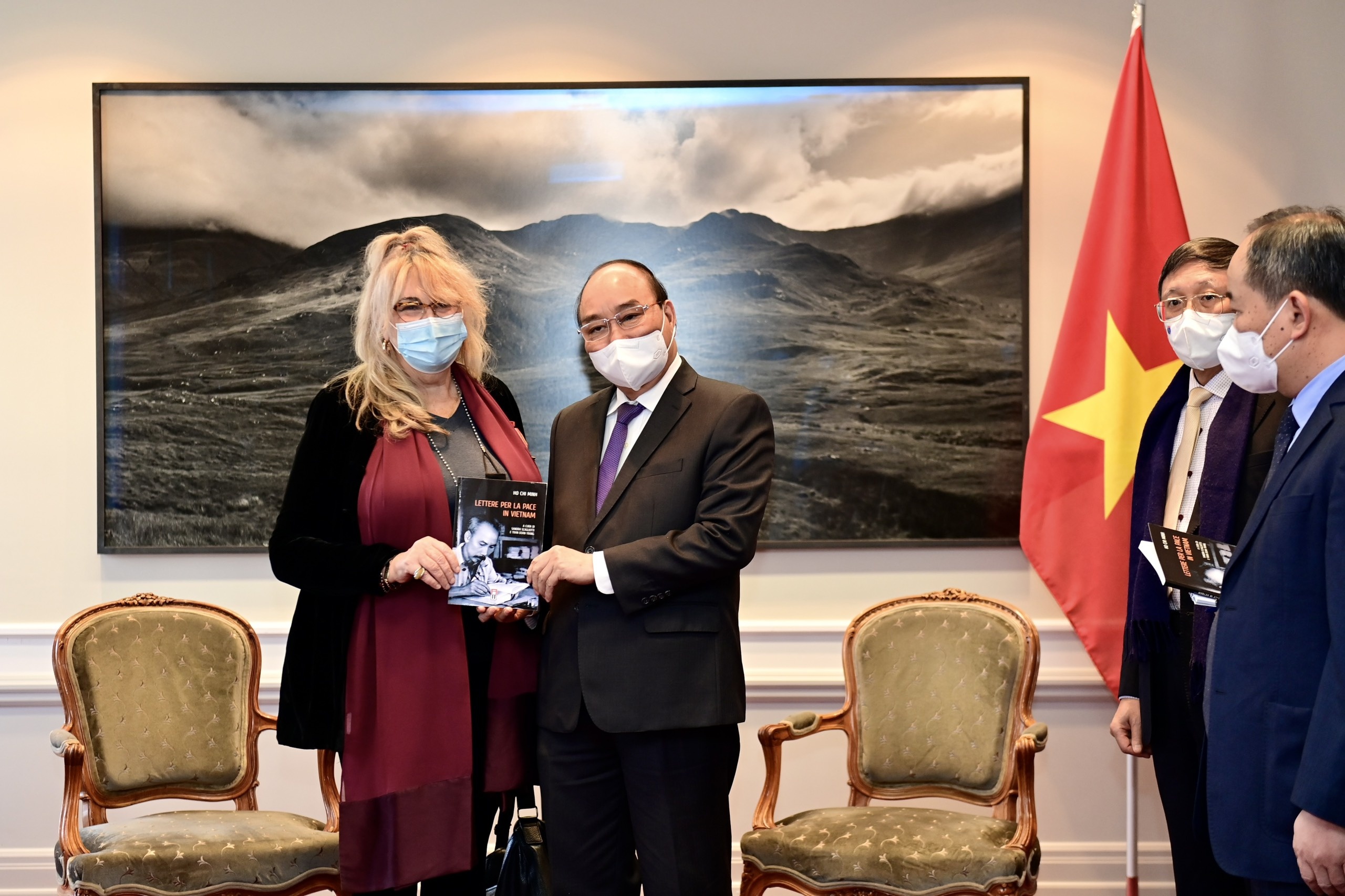 Chu tich nuoc tiep lanh su danh du Viet Nam tai Torino hinh anh