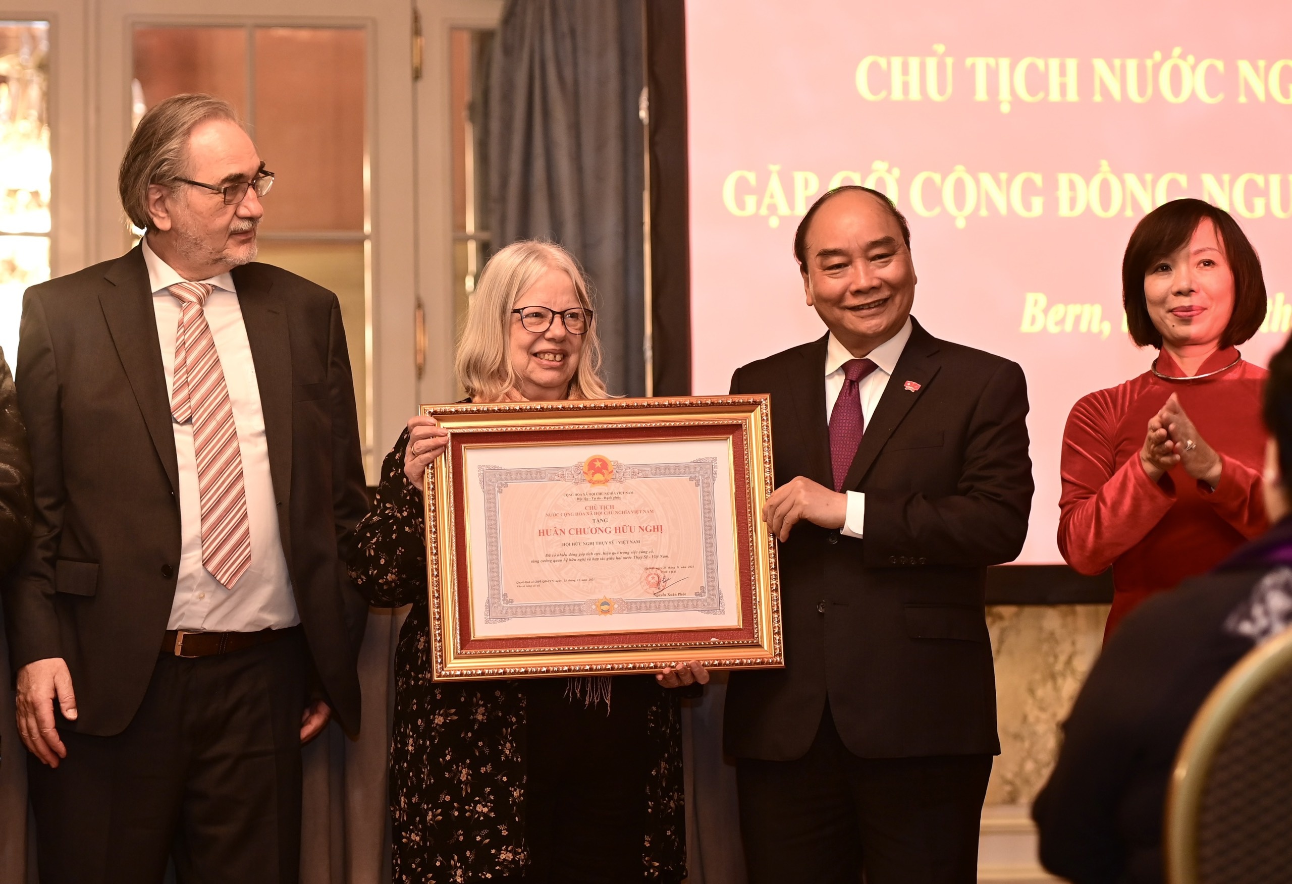 chu tich nuoc tham Thuy Si anh 3