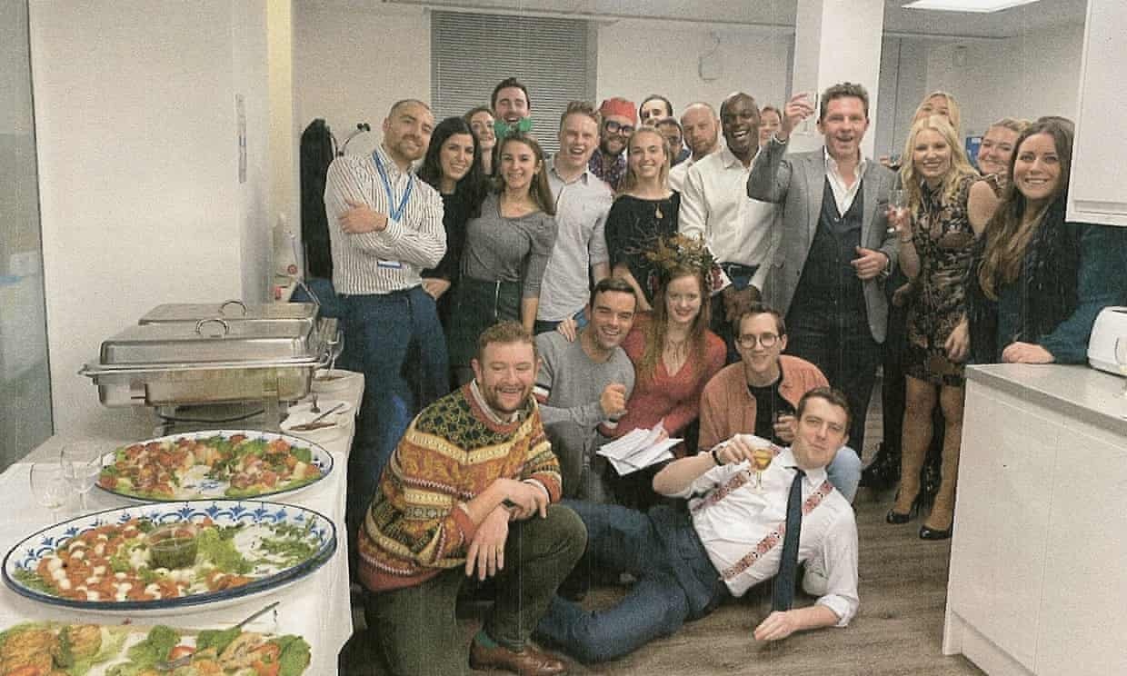 Buc anh noi dai ac mong chinh tri cho Thu tuong Boris Johnson hinh anh