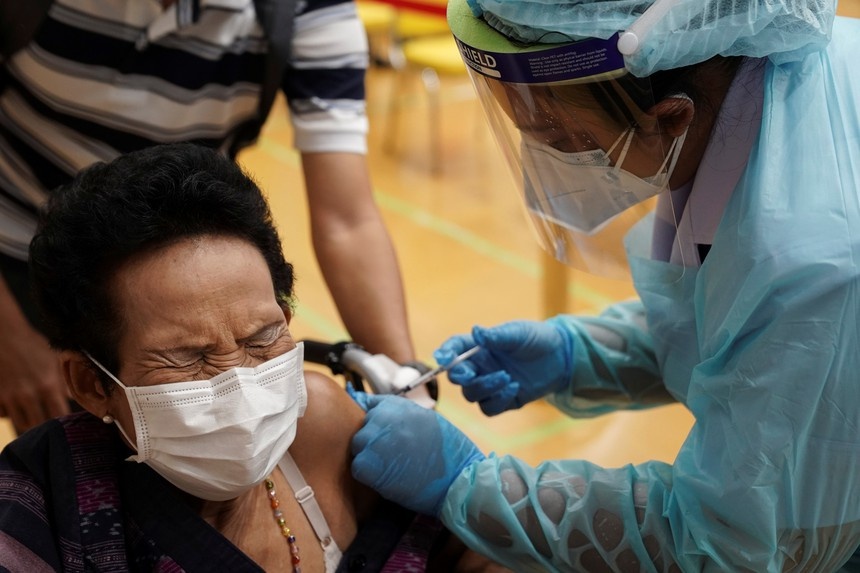 Thai Lan ghi nhan ca nhiem bien chung Omicron dau tien trong cong dong hinh anh