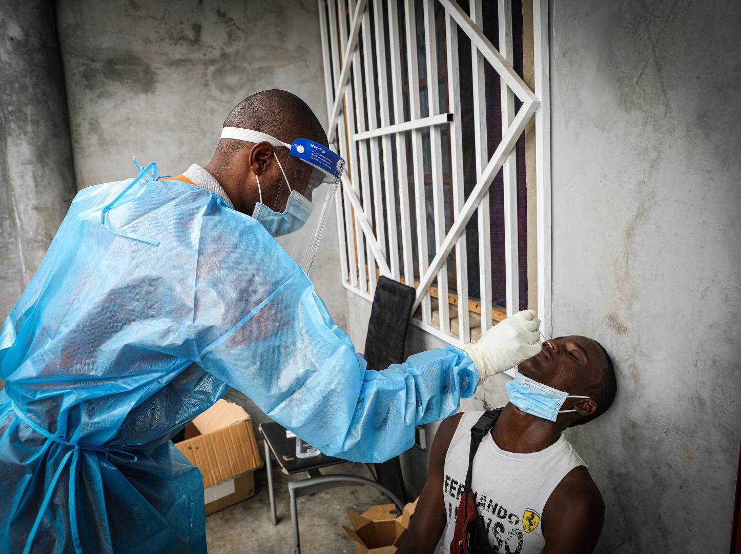 Dinh dich o Nam Phi lam day len hy vong ve bien chung Omicron hinh anh