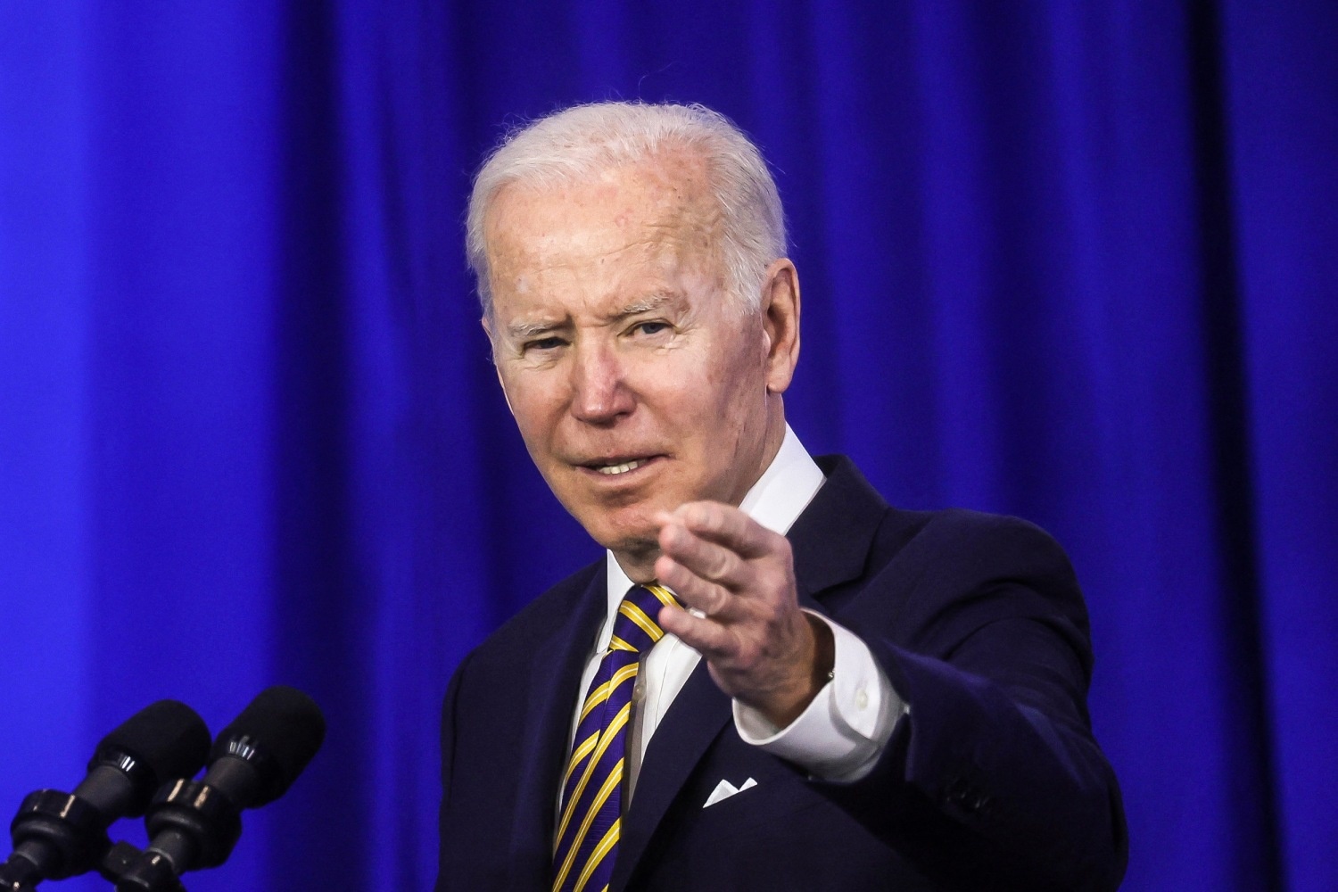 Ong Biden giuc nguoi My nhanh chong roi Ukraine hinh anh