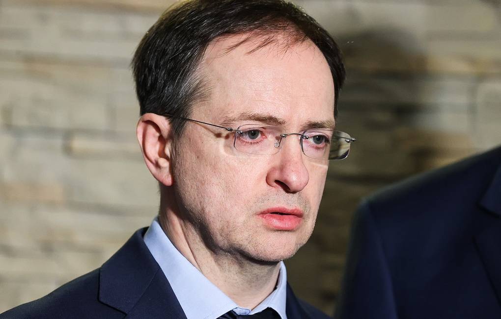 Co van cua ong Putin dan dau doan Nga dam phan truc tuyen voi Ukraine hinh anh