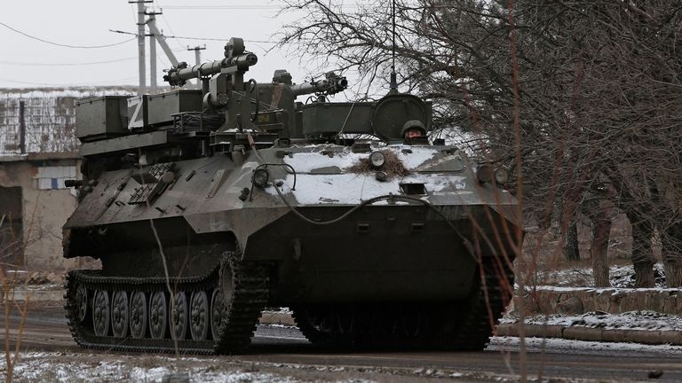 Nga giao chien loi pham tu Ukraine cho LPR va DPR hinh anh