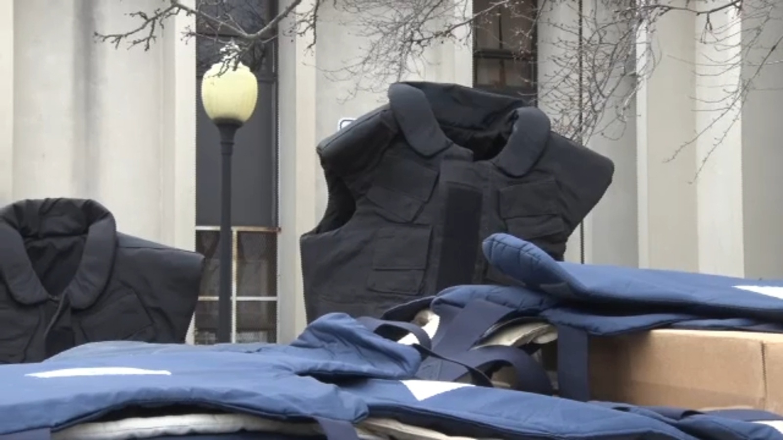 Khoang 400 ao chong dan danh tang Ukraine bi lay trom o My hinh anh