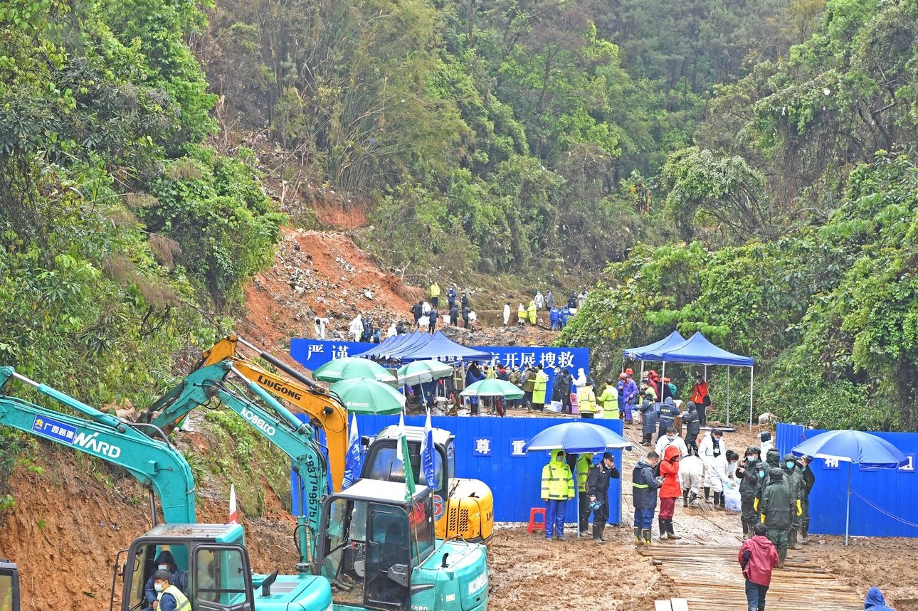 Dieu lam dau dau gioi chuyen gia trong vu may bay roi o Trung Quoc hinh anh