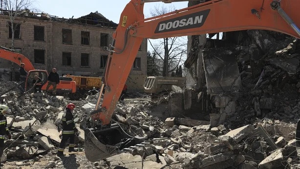 Nhieu tieng no vang len o Kyiv va Lviv hinh anh