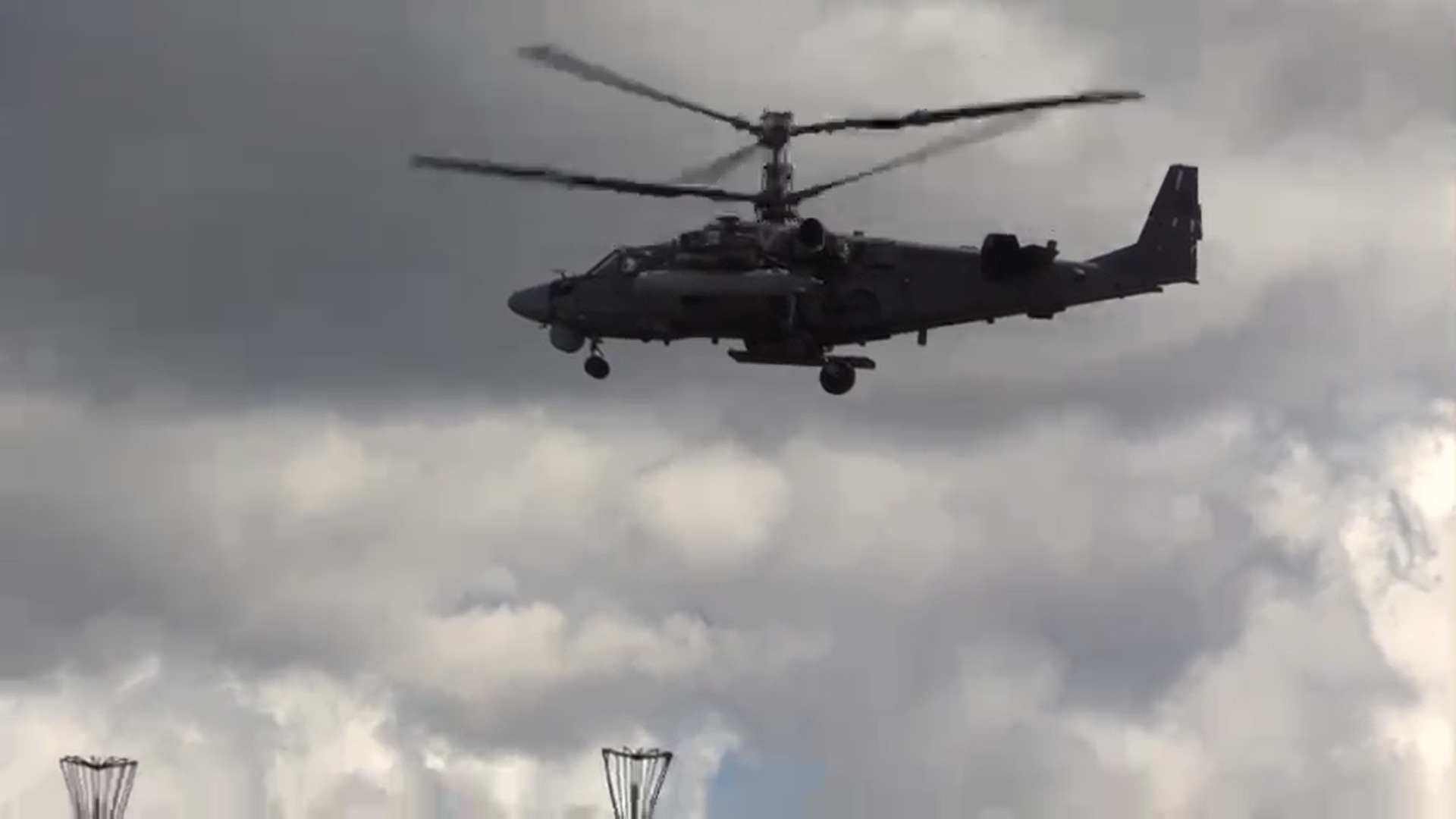 Nga tung video tiem kich phong ten lua pha huy xe boc thep cua Ukraine hinh anh