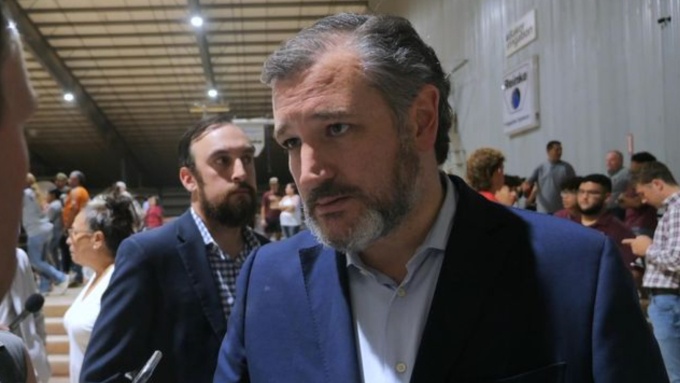 Ong Ted Cruz tuc gian khi bi chat van ve chu nghia ngoai le o My hinh anh