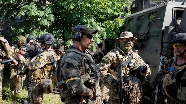 Binh si tinh nguyen Han Quoc bi dua ra xet xu tai Donetsk hinh anh