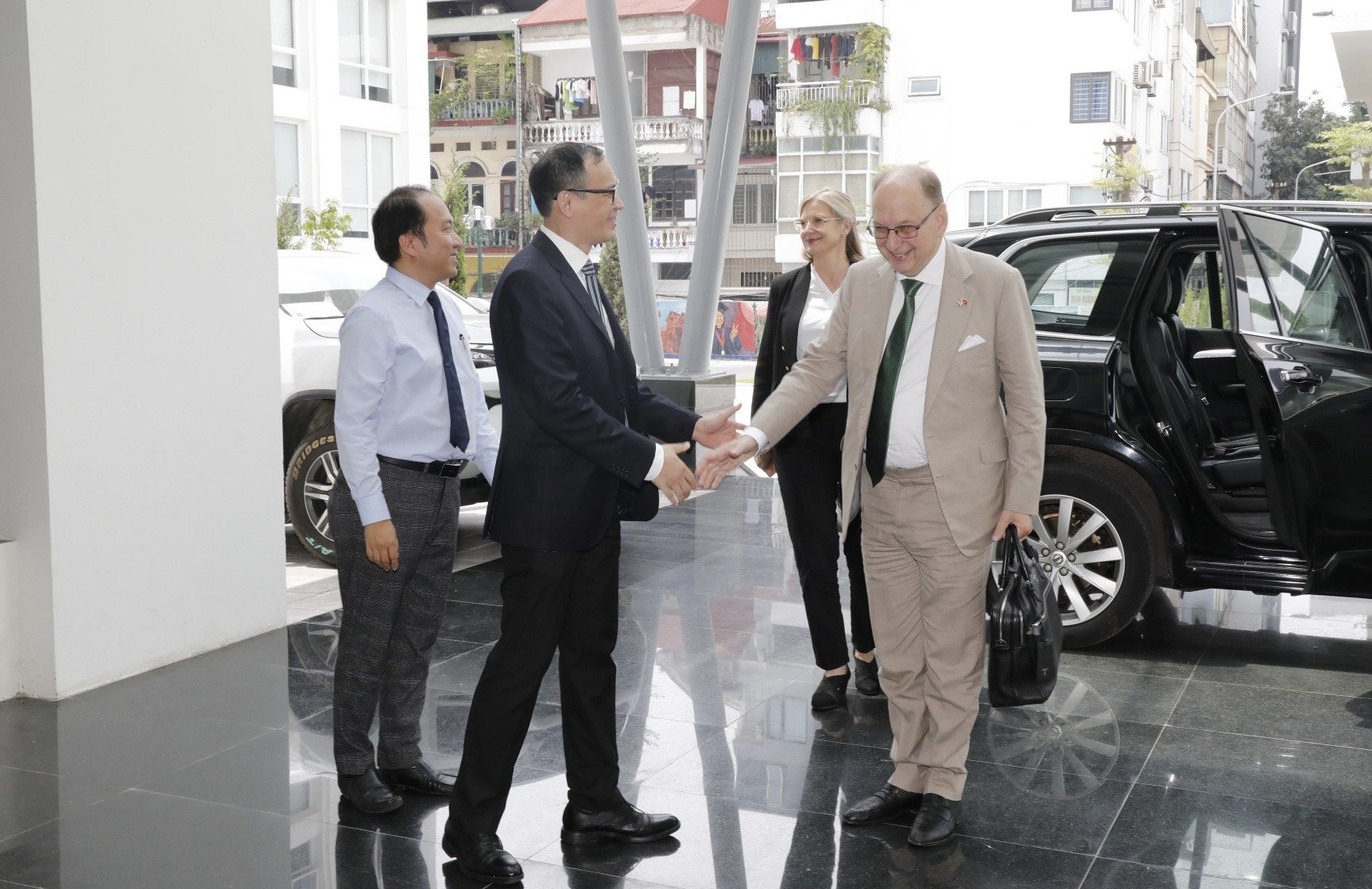 thu truong Thuy Dien tham Viet Nam anh 3