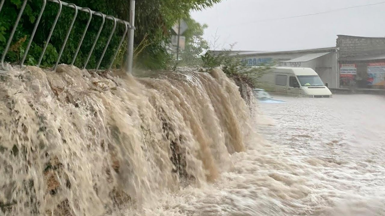 Ba loai thoi tiet cuc doan cung luc 'tan cong' Quang Chau hinh anh