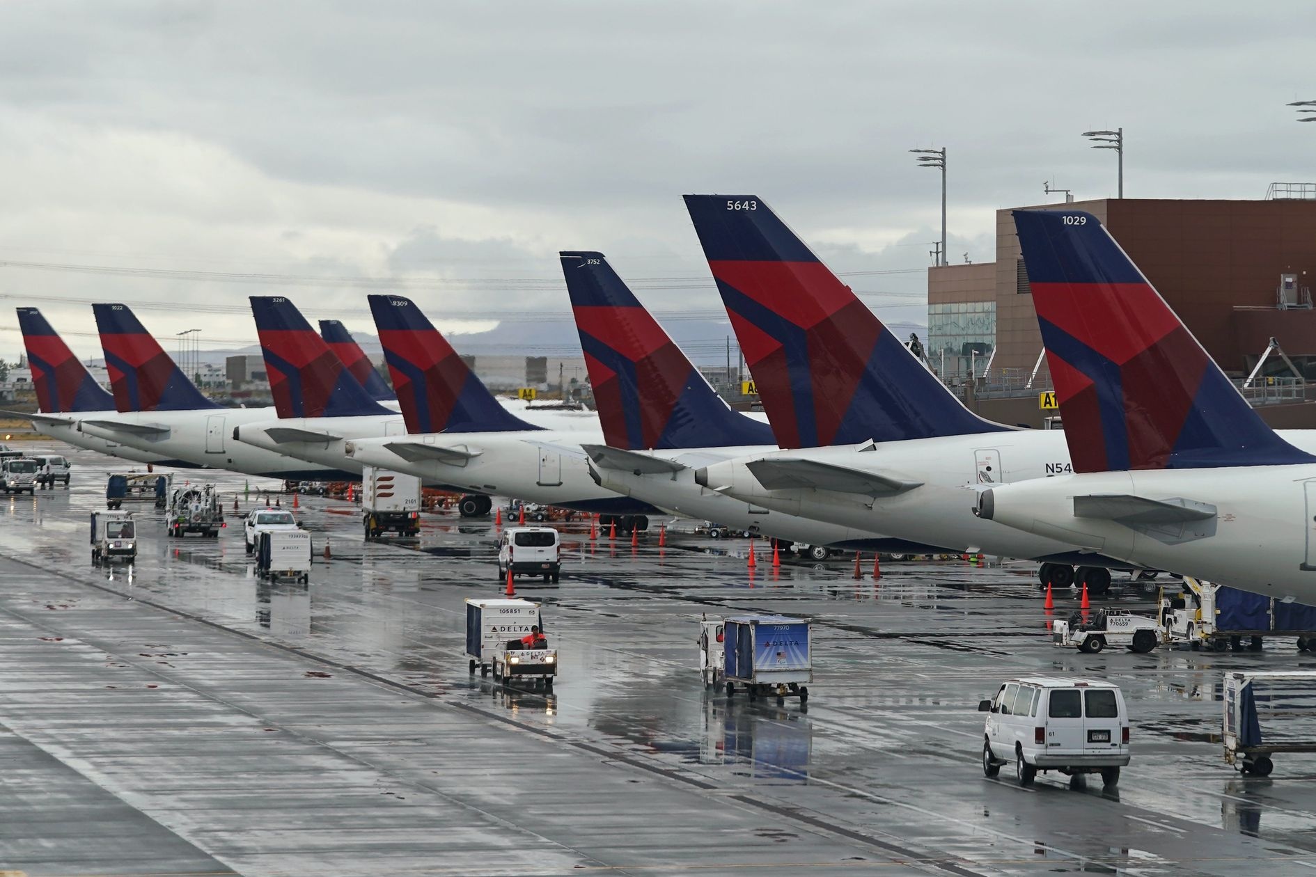 nganh hang khong hoi phuc anh 3