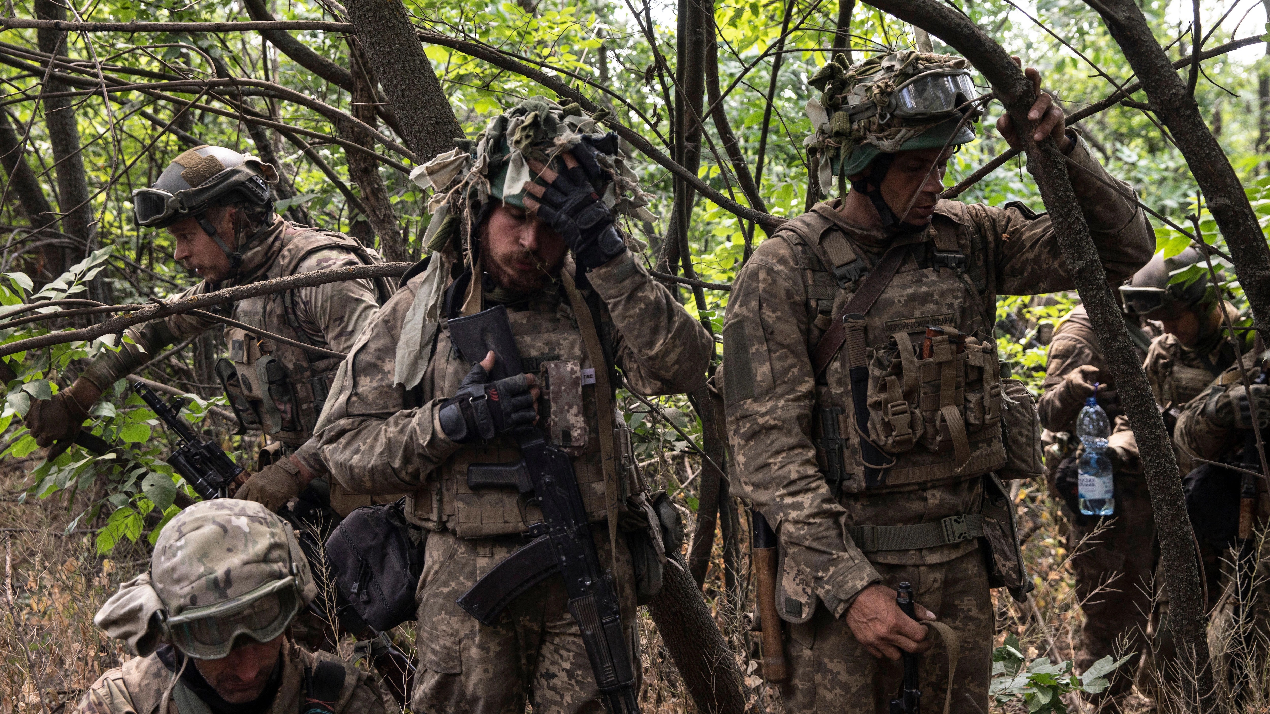 Luc luong Ukraine 'gan nhu rut khoi' Sievierodonetsk hinh anh