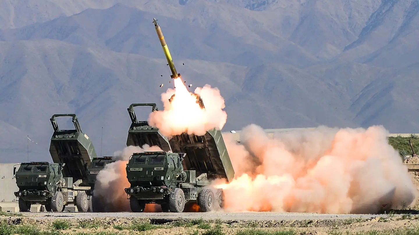 Ukraine tuyen bo da dung HIMARS danh trung muc tieu hinh anh