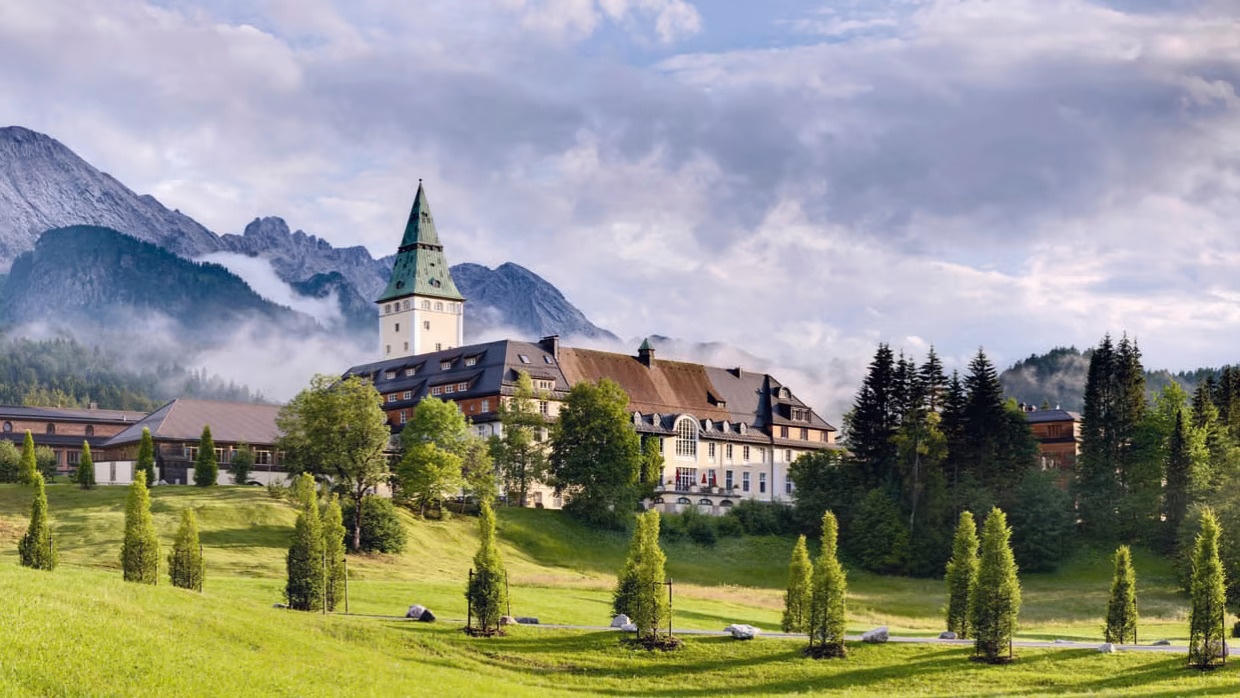 Cau chuyen day kich tinh phia sau lau dai to chuc hoi nghi G7 o Duc hinh anh