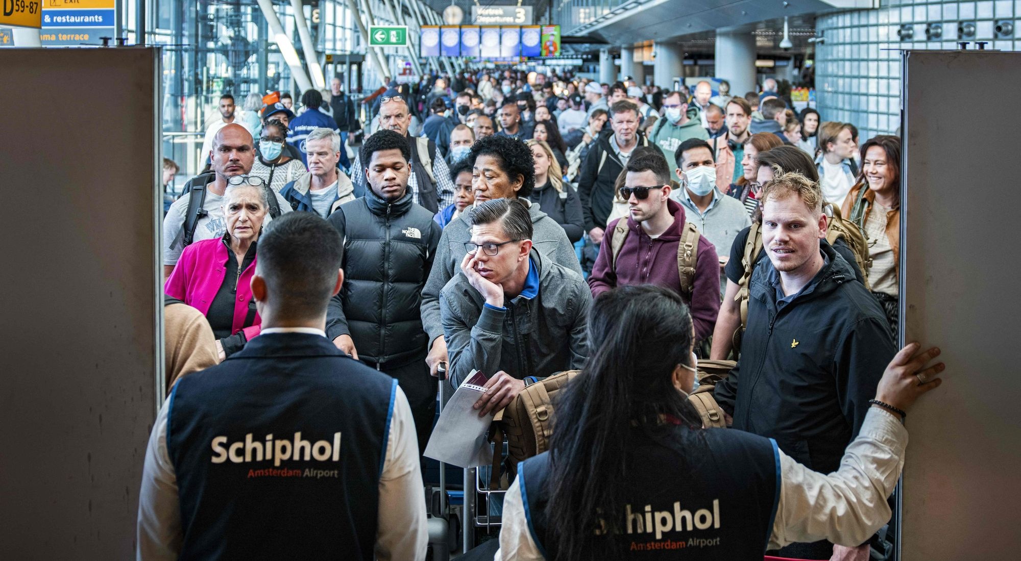 Mua he dao dien o khap cac san bay the gioi hinh anh