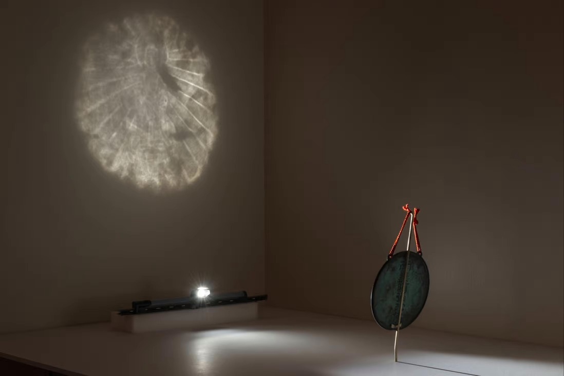 Phat hien 'chiec guong ma thuat' sieu hiem tai bao tang o My hinh anh