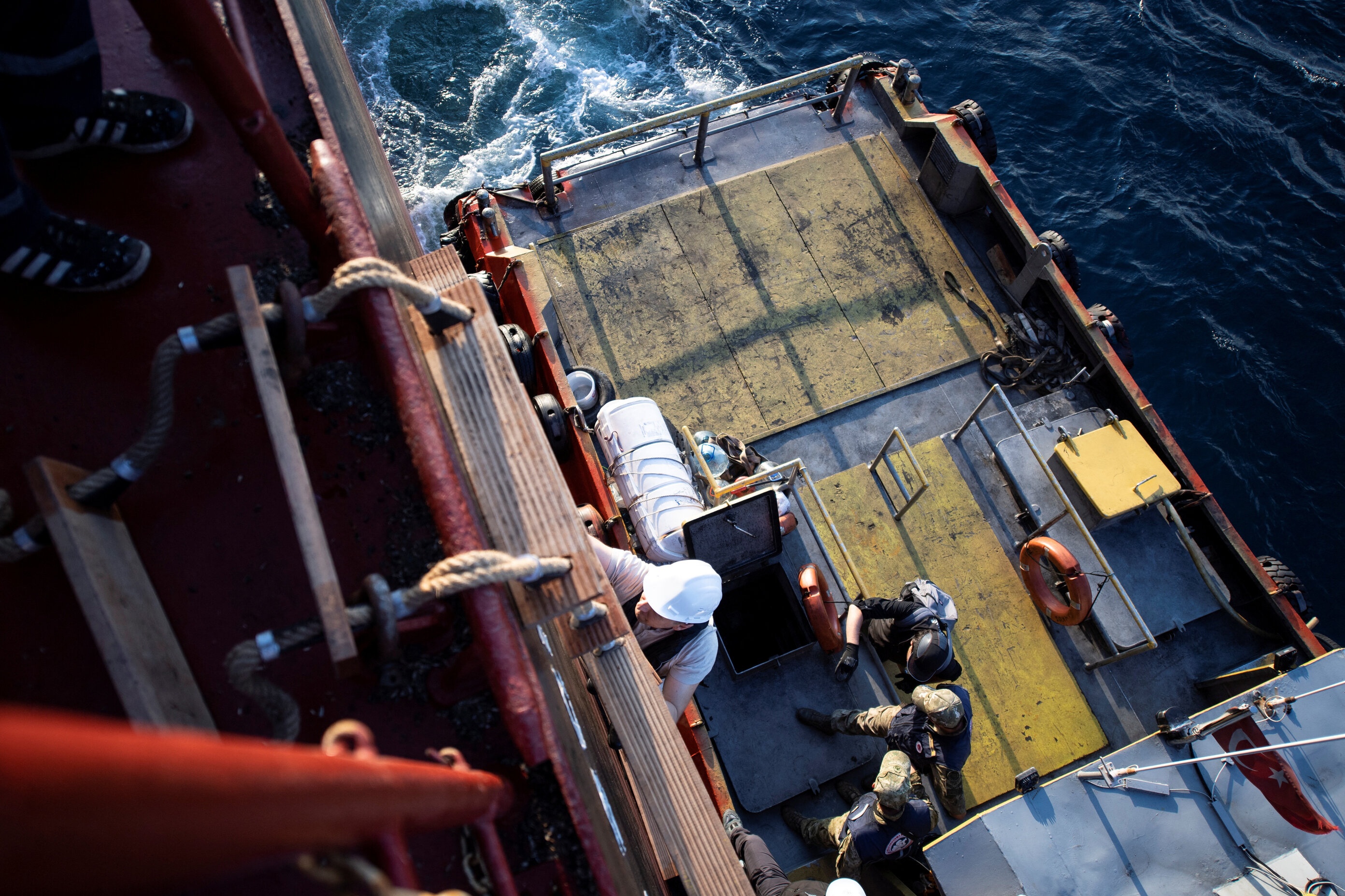 tau cho ngu coc cap cang Ukraine anh 7