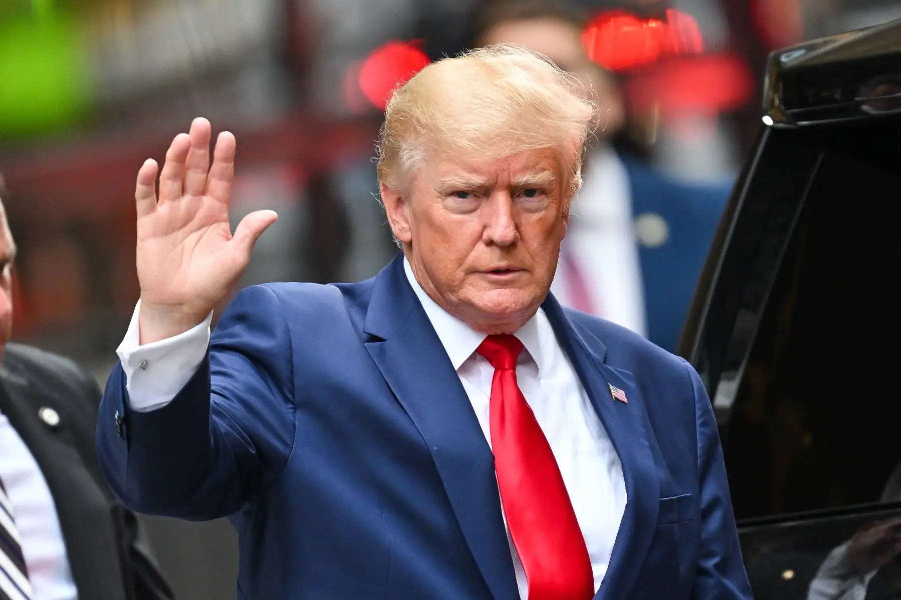 Ong Trump keu goi cong khai lenh kham xet cua FBI 'ngay lap tuc' hinh anh