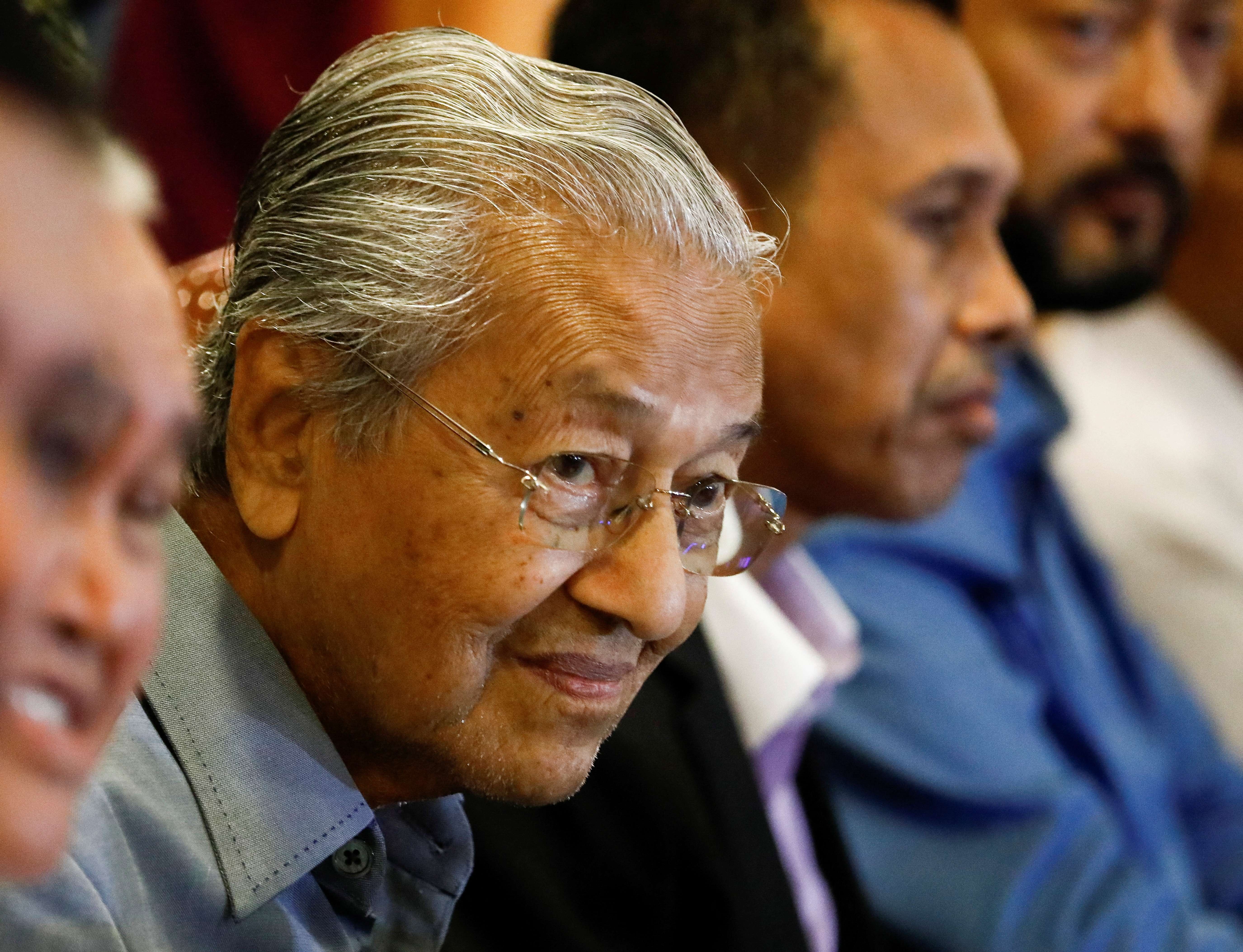 Tuyen bo bat ngo tu ong Mahathir hinh anh
