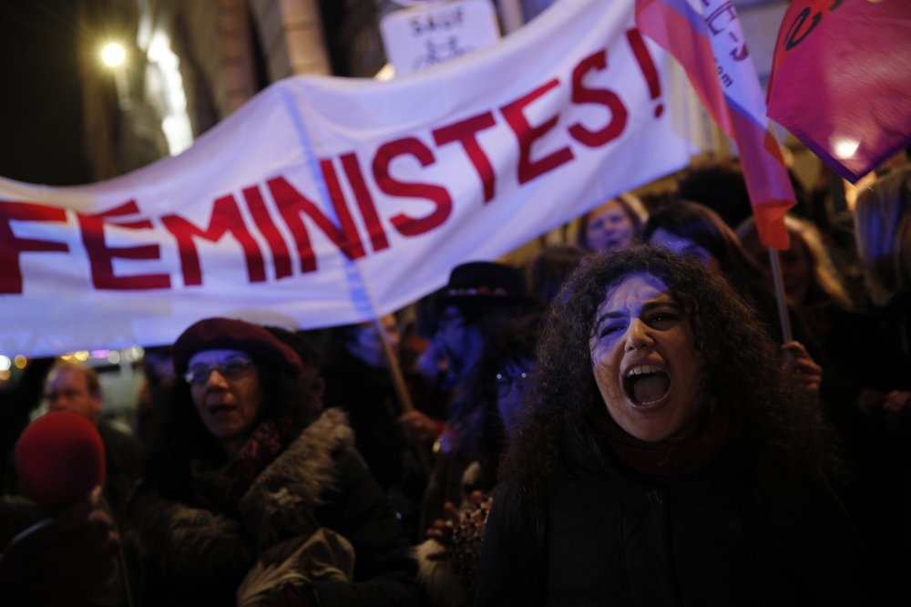 Da co phan quyet trong vu cuong hiep khien Phap phai sua luat hinh anh