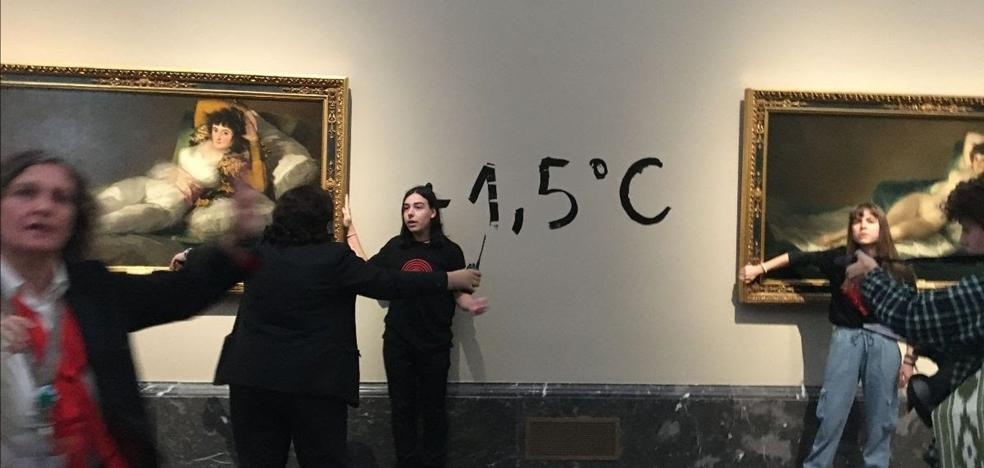 Them mot cuoc bieu tinh vi khi hau o bao tang chau Au hinh anh