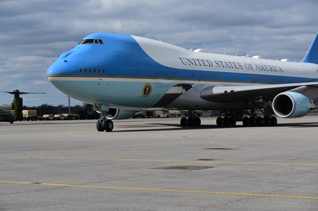 Boeing gap kho vi Air Force One moi hinh anh