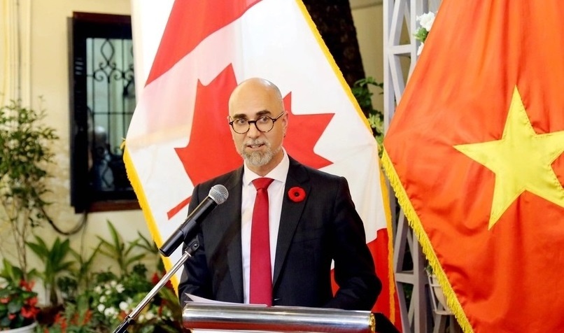 Dai su Canada: Viet Nam phuc hoi kinh te dang kinh ngac hinh anh