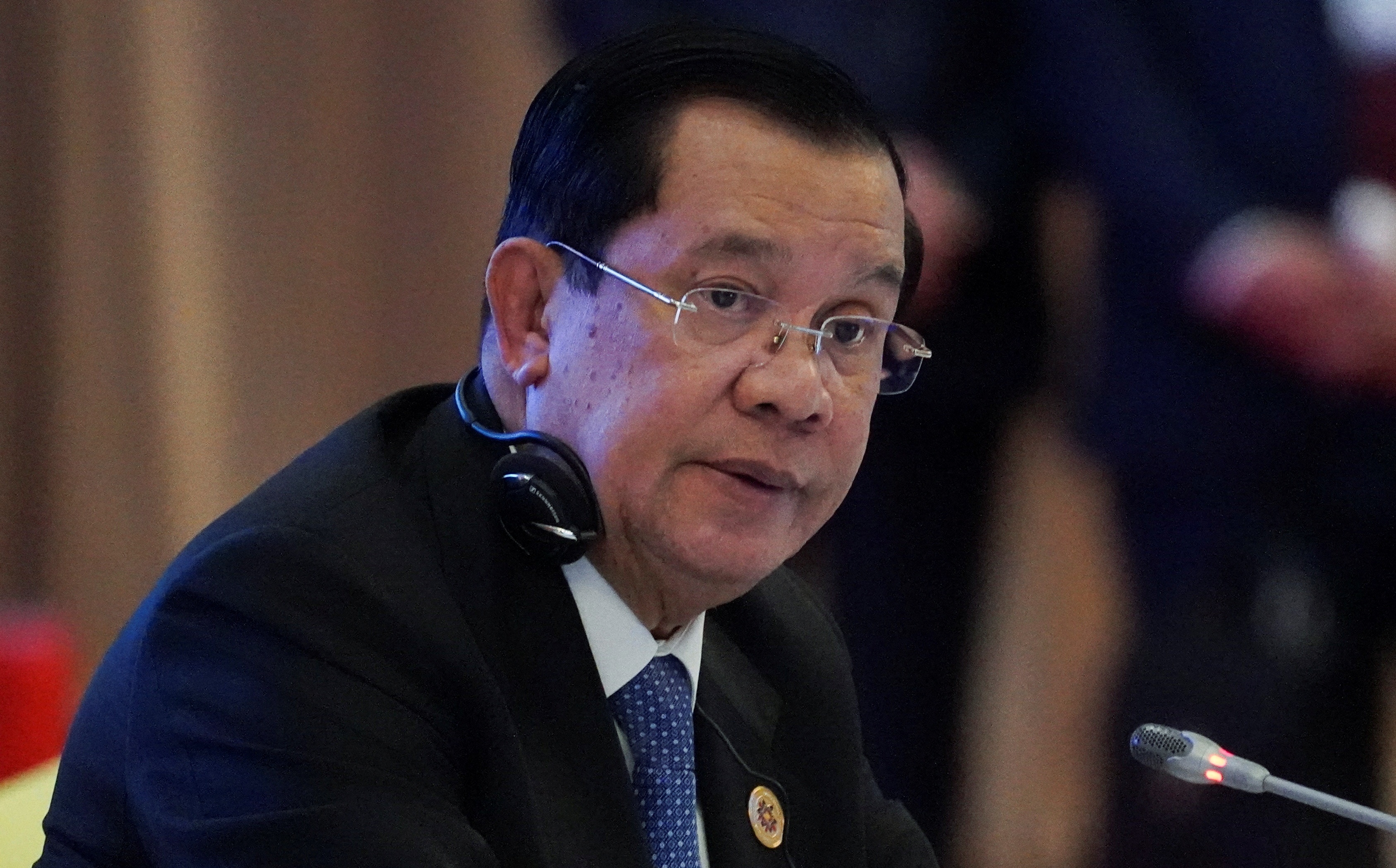 Ong Hun Sen mac Covid-19 sau khi den Bali hinh anh