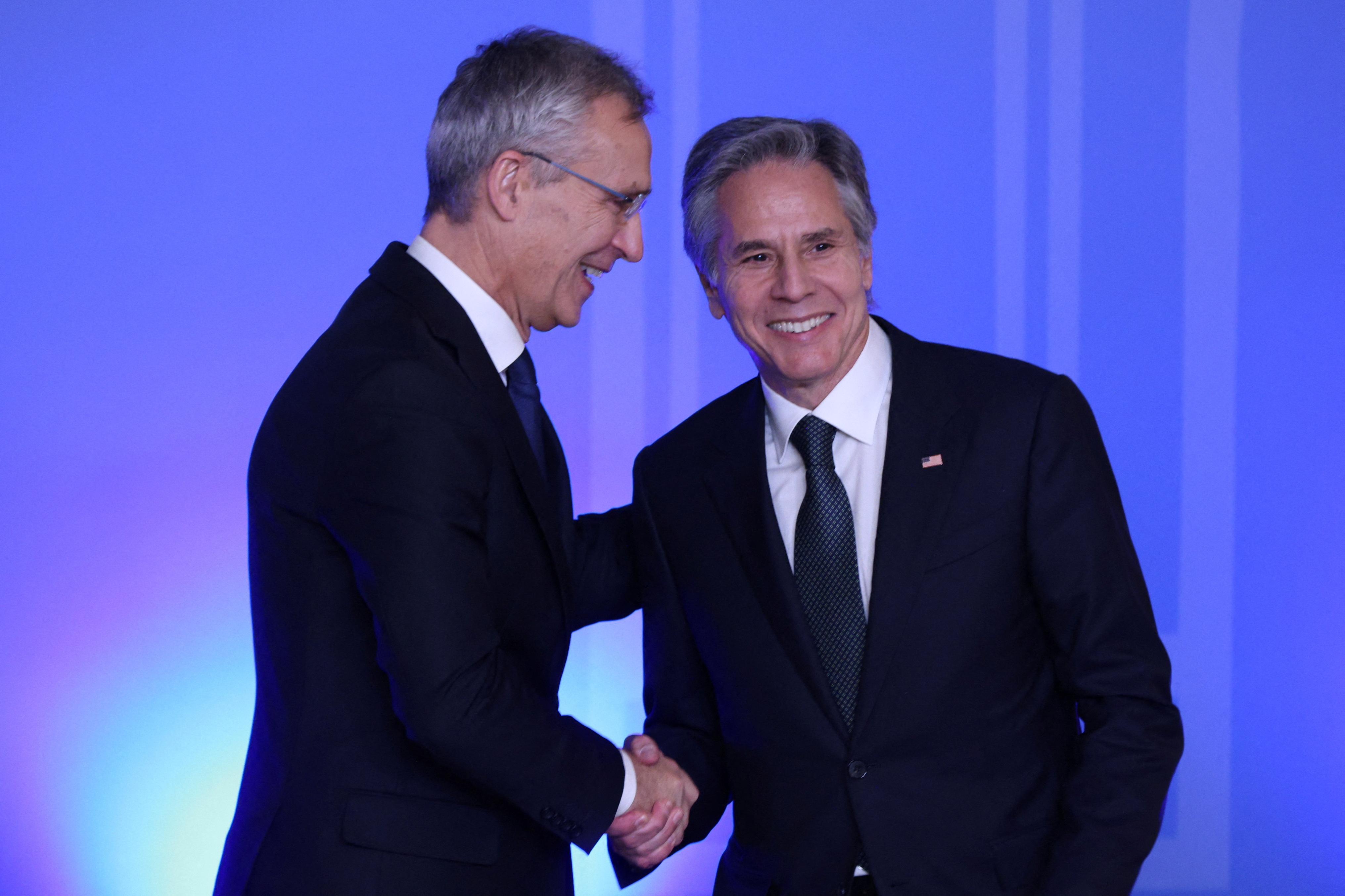 Buoc chuyen minh cua NATO hinh anh