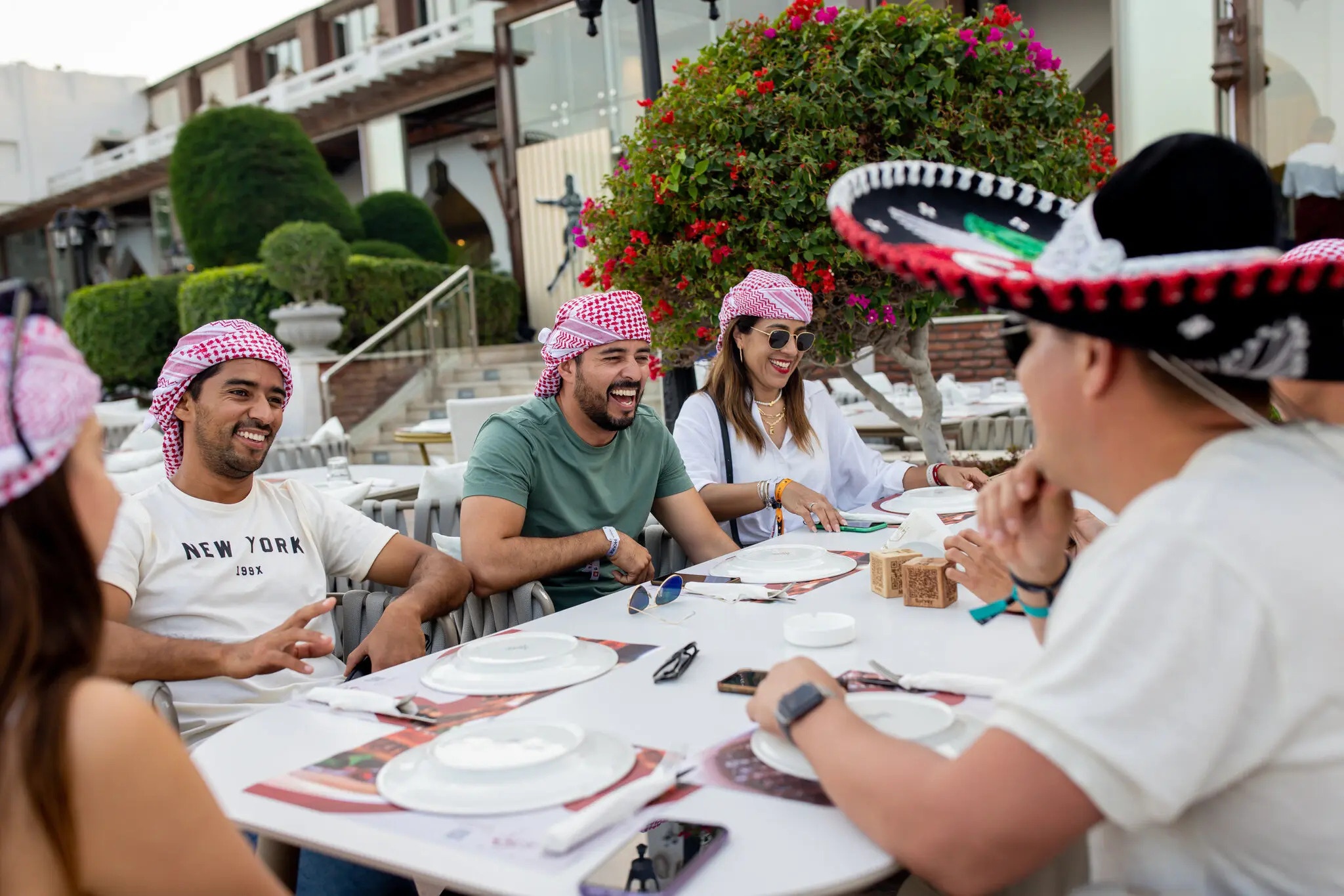 Mon phu kien bat ngo gay sot tai World Cup 2022 hinh anh