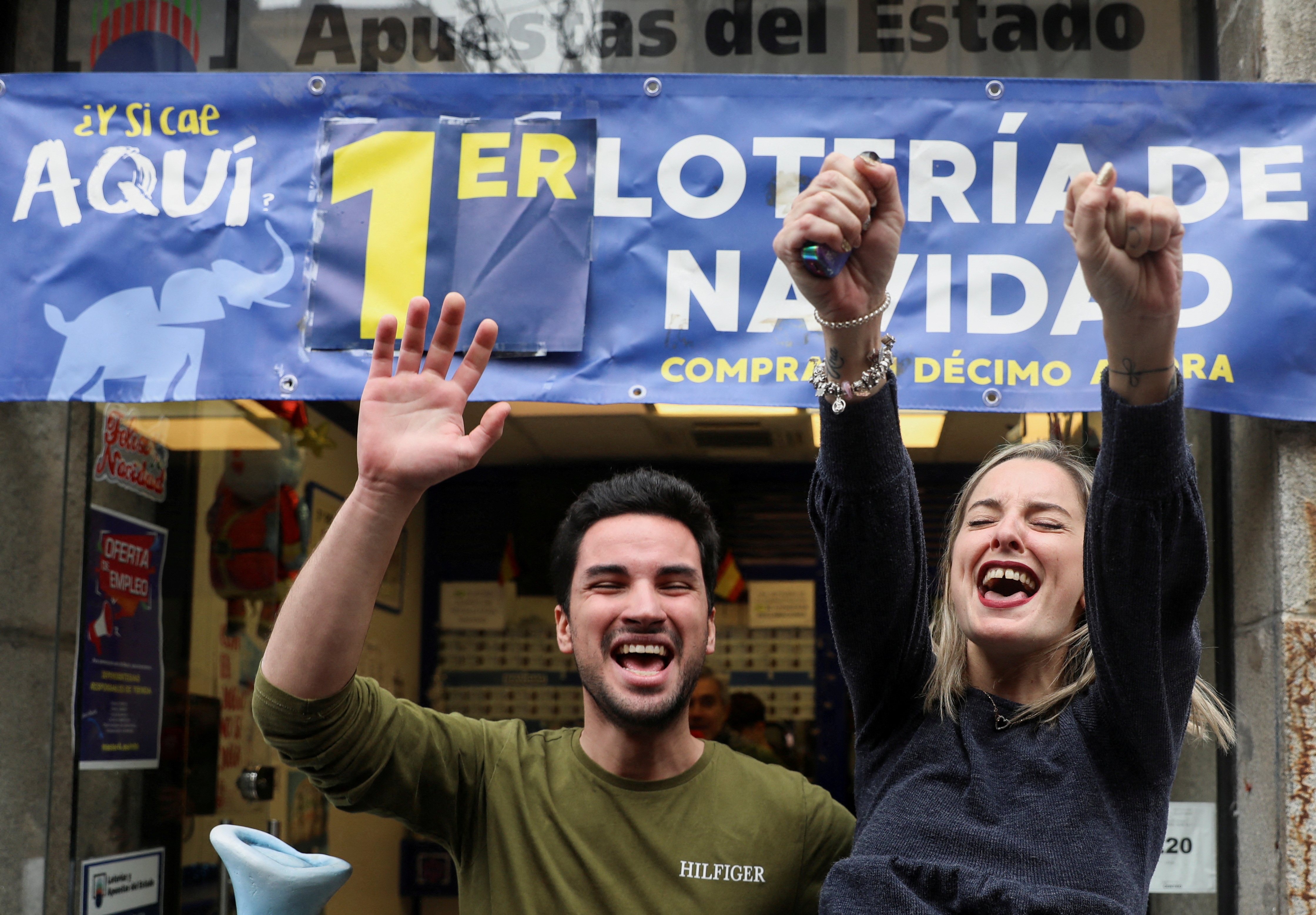 Nhieu nguoi Tay Ban Nha an mung trung giai xo so lon nhat the gioi hinh anh