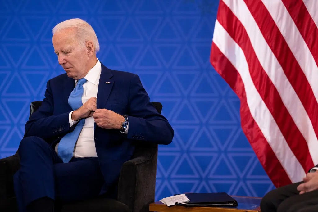 Dang Cong hoa doi dieu tra giua luc ong Biden dang o mot noi xa hinh anh