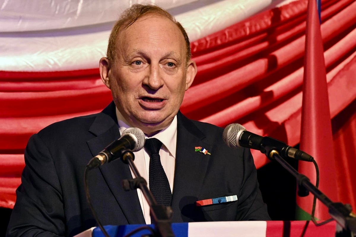 Phap trieu hoi dai su tai Burkina Faso hinh anh