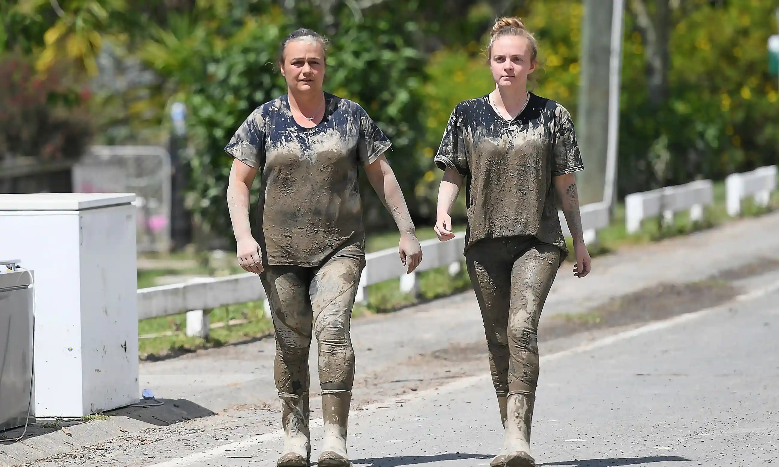 Hai thai cuc cua nhan loai phoi bay sau bao Gabrielle hinh anh