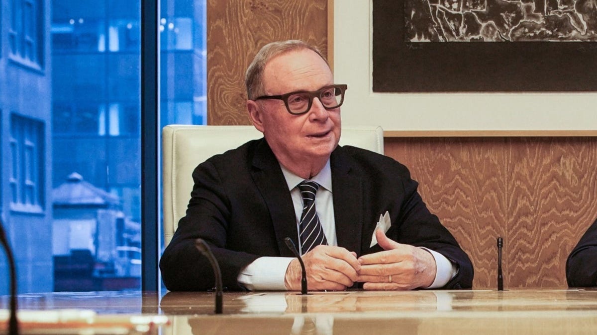 Cai chet gay soc cua ty phu My tu sat trong phong lam viec hinh anh