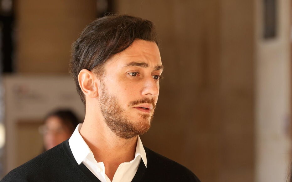 Phap phat ca si noi tieng 6 nam tu vi toi cuong hiep hinh anh