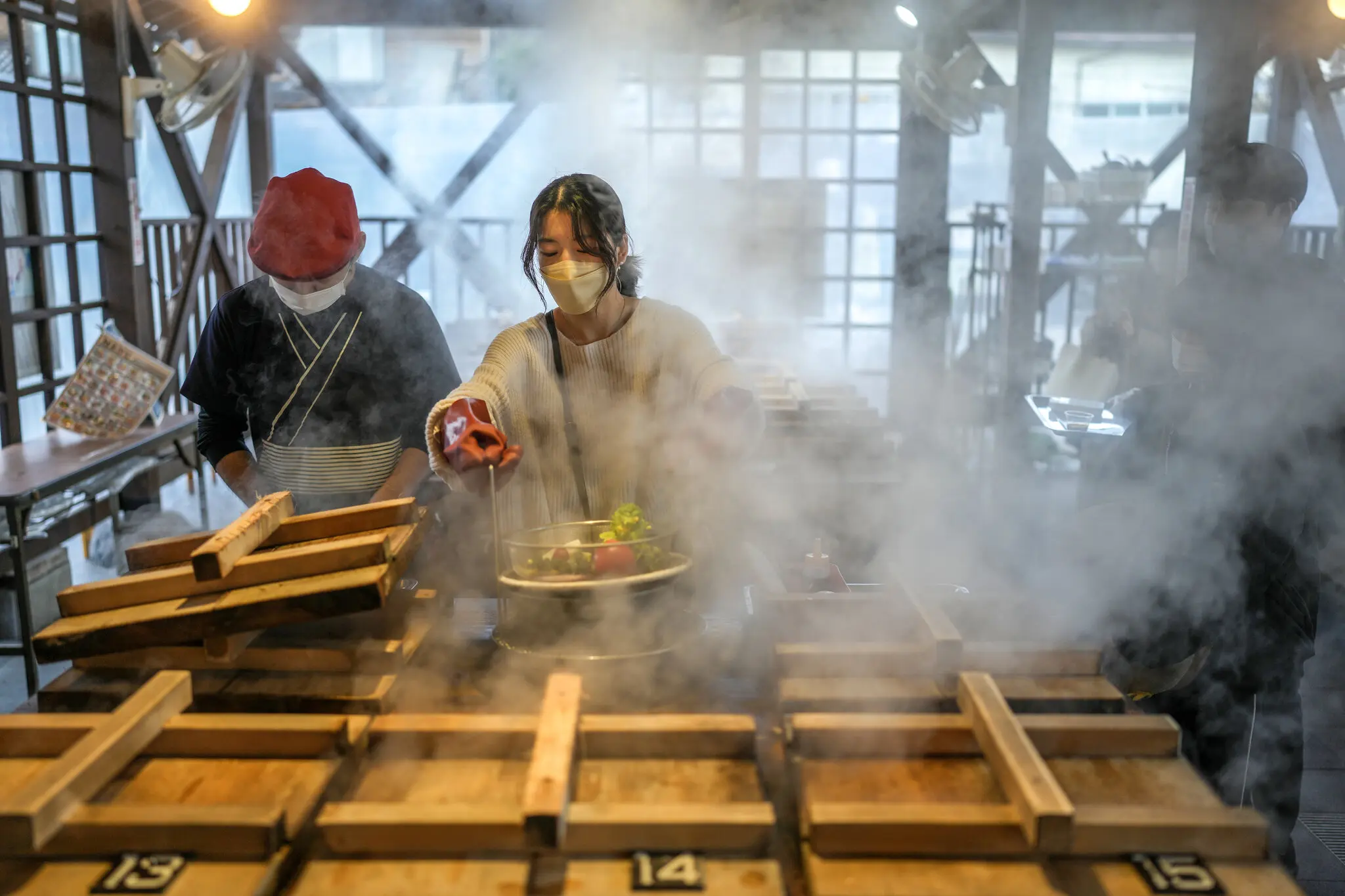 suoi nuoc nong anh 1