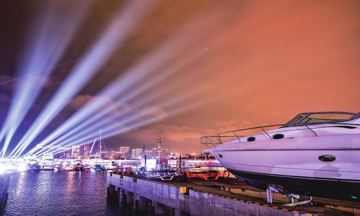 Gioi nha giau Trung Quoc do xo mua du thuyen hinh anh