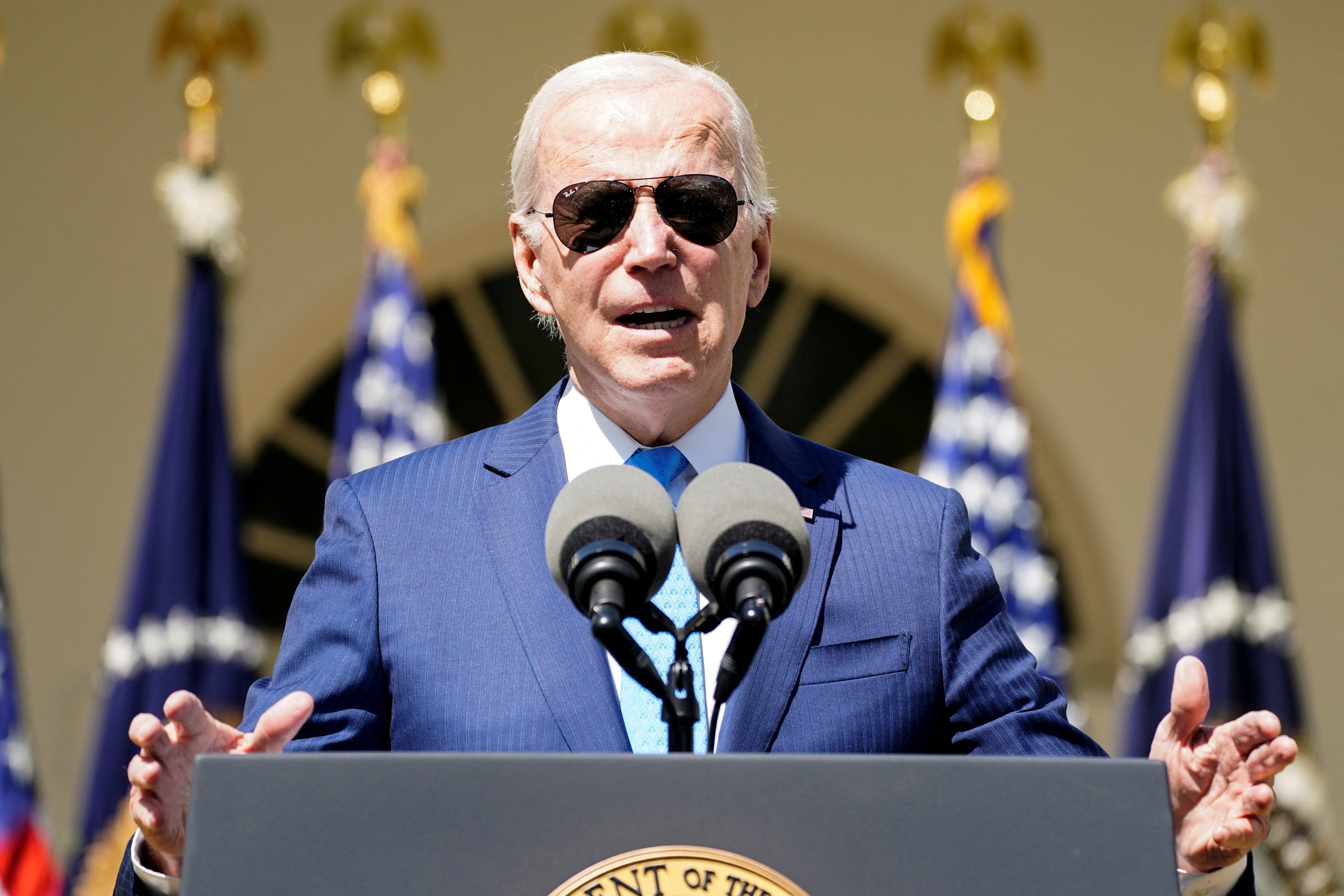 Chien luoc truyen thong co chu y cua ong Biden hinh anh