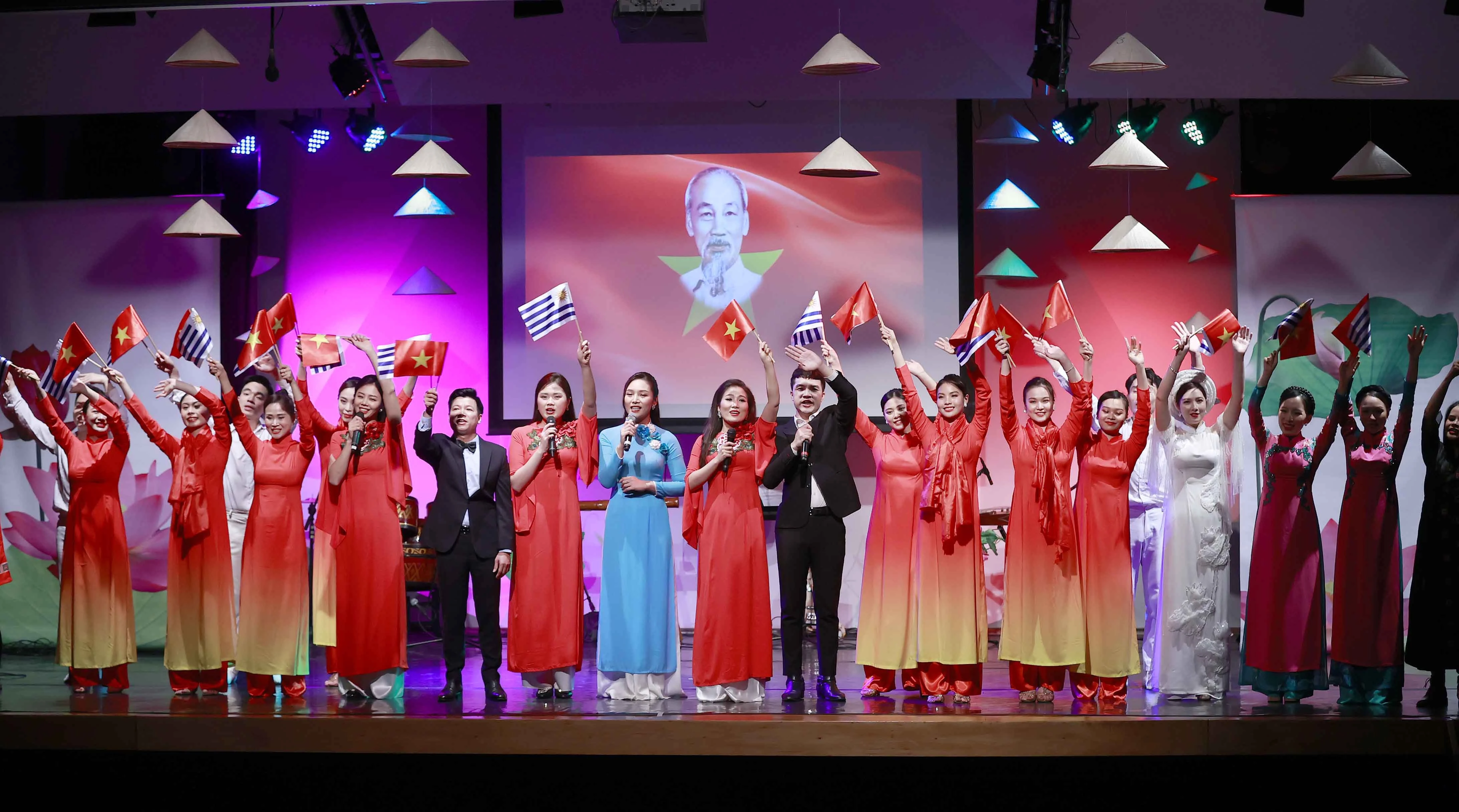 Vuong Dinh Hue anh 2