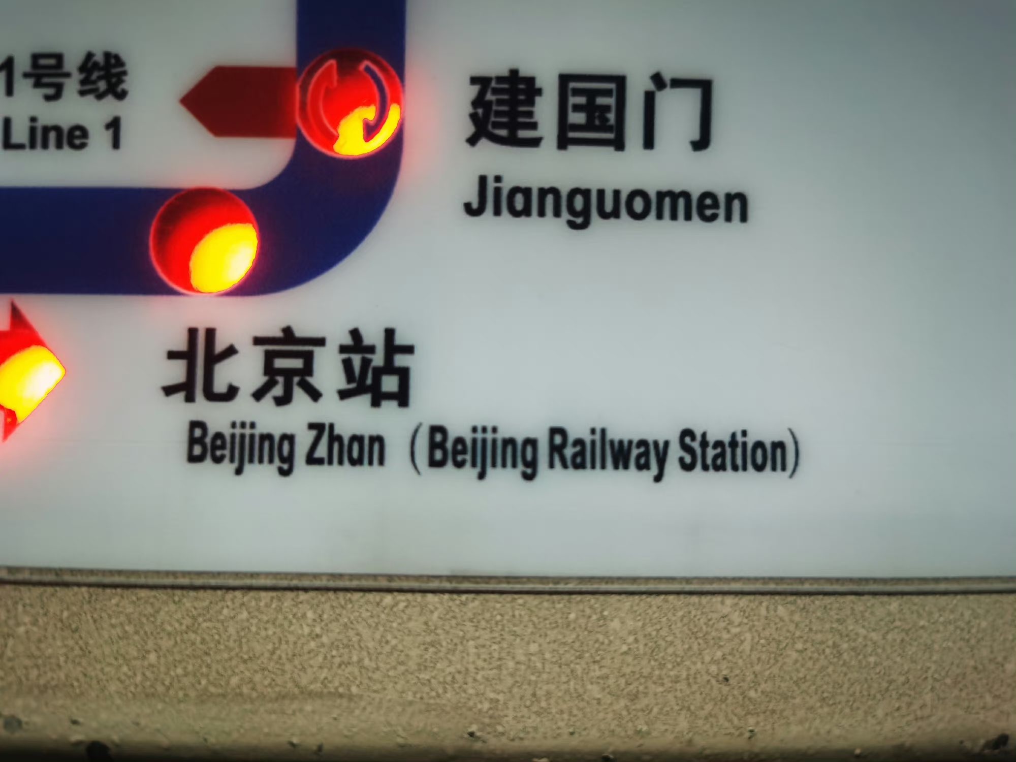 Nguoi Trung Quoc tranh cai vi ten ga tau tieng Anh o Bac Kinh hinh anh